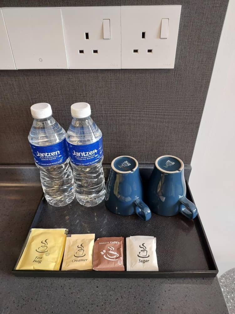 Millerz Square By Mykey Apartment Kuala Lumpur Ngoại thất bức ảnh Bottled water in a hotel room