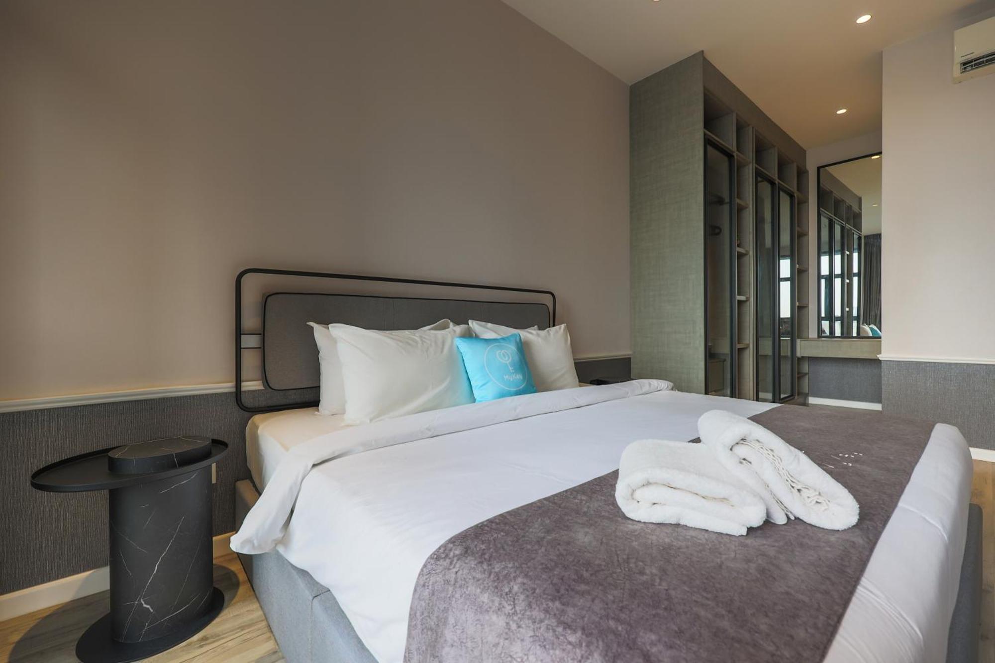 Millerz Square By Mykey Apartment Kuala Lumpur Ngoại thất bức ảnh A bedroom at the hotel