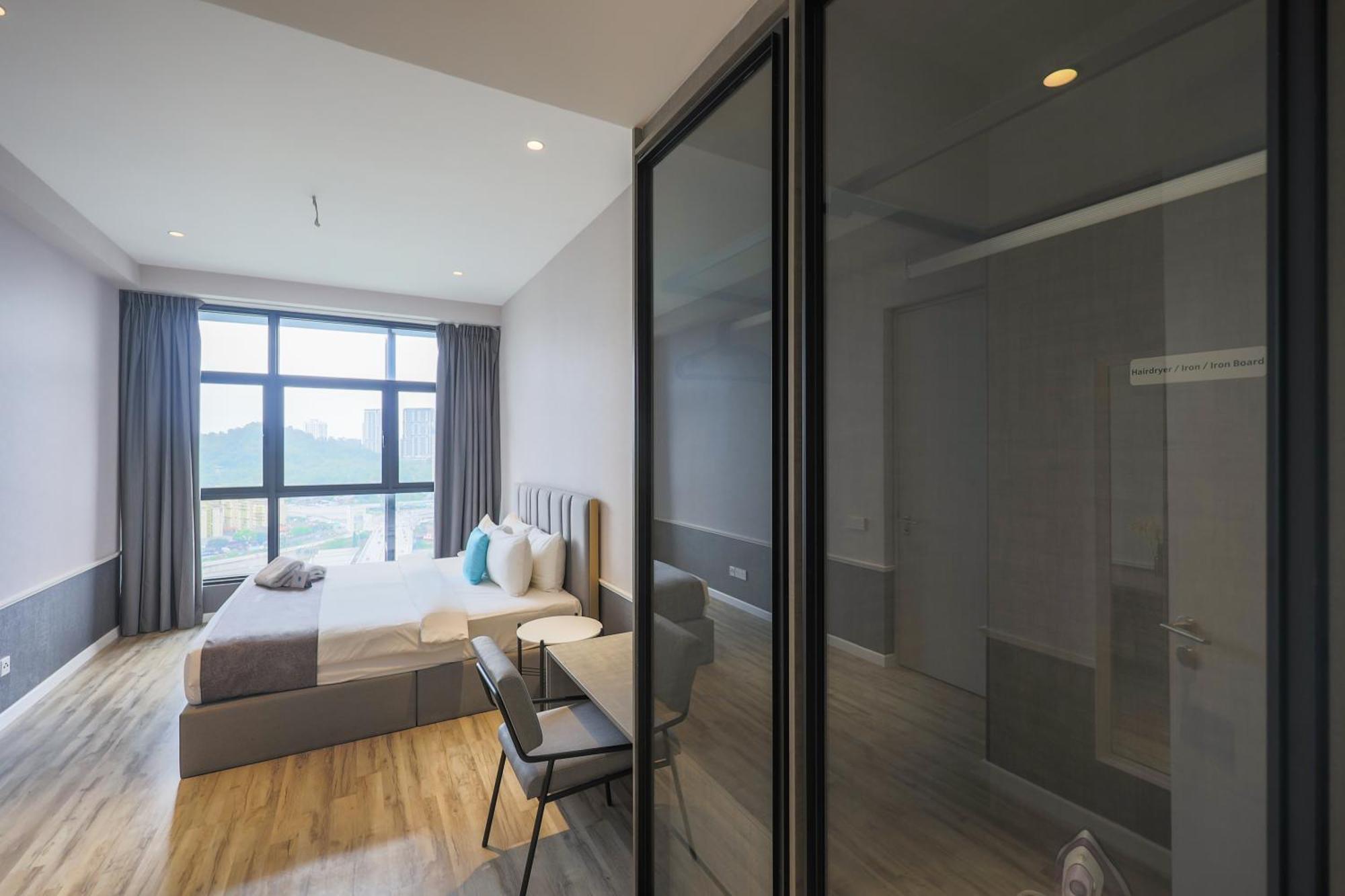Millerz Square By Mykey Apartment Kuala Lumpur Ngoại thất bức ảnh A bedroom at the hotel