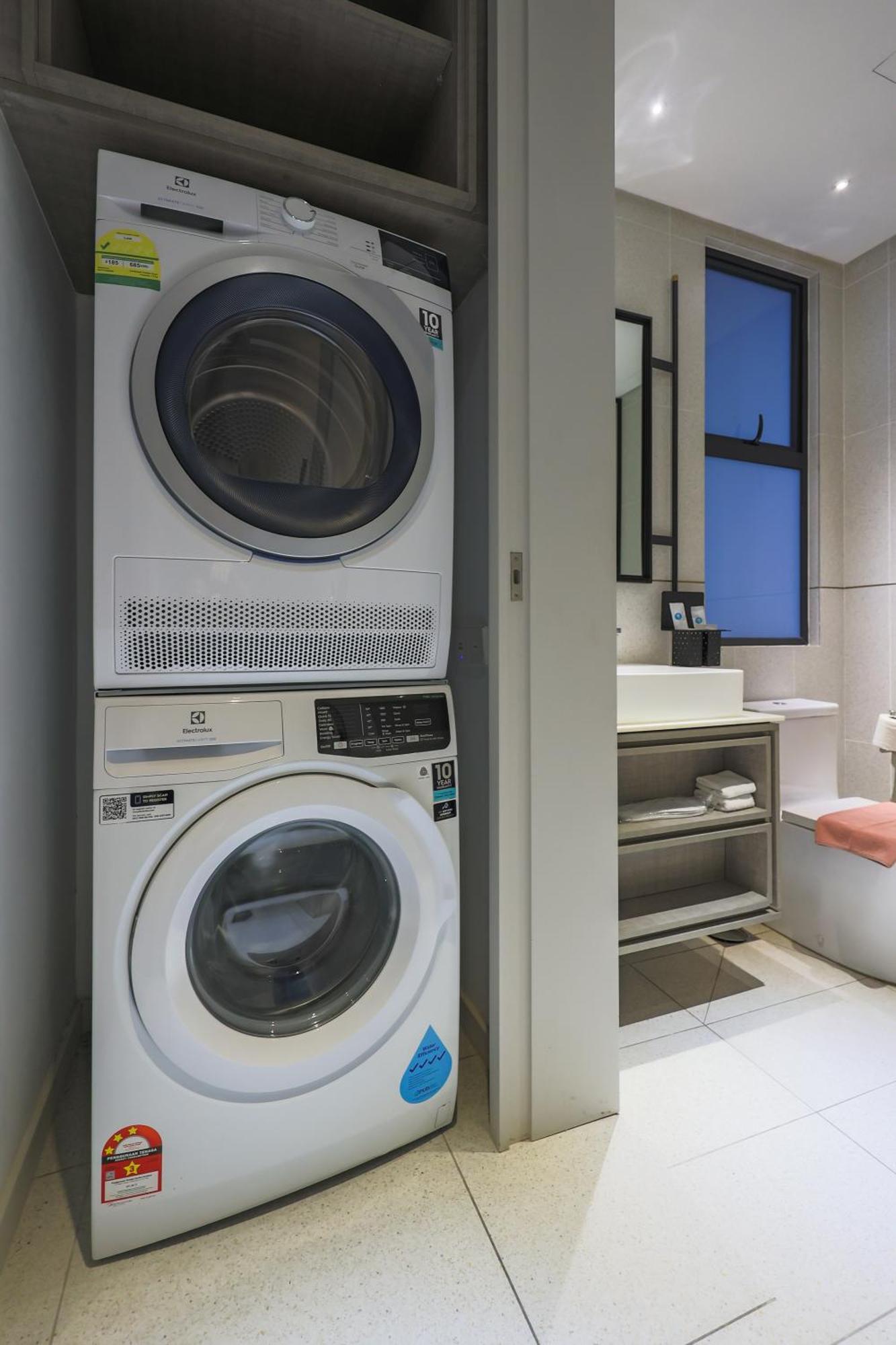 Millerz Square By Mykey Apartment Kuala Lumpur Ngoại thất bức ảnh A stacked washer and dryer