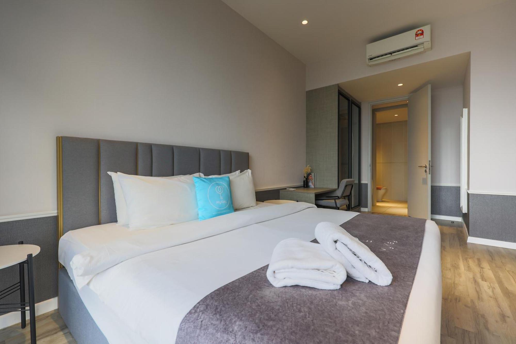 Millerz Square By Mykey Apartment Kuala Lumpur Ngoại thất bức ảnh A bedroom in a serviced apartment in Kuala Lumpur, Malaysia.
