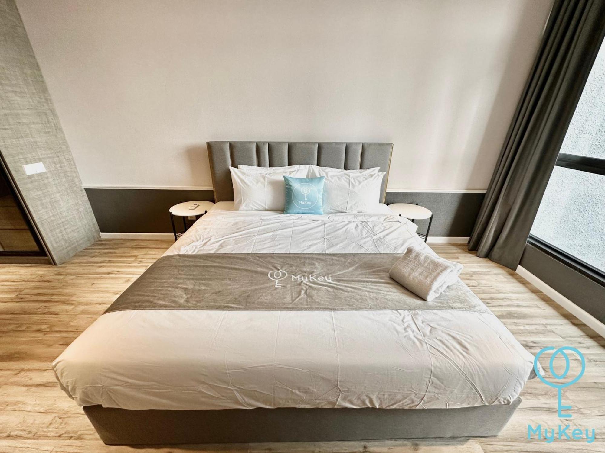 Millerz Square By Mykey Apartment Kuala Lumpur Ngoại thất bức ảnh A bedroom in a serviced apartment in Hong Kong